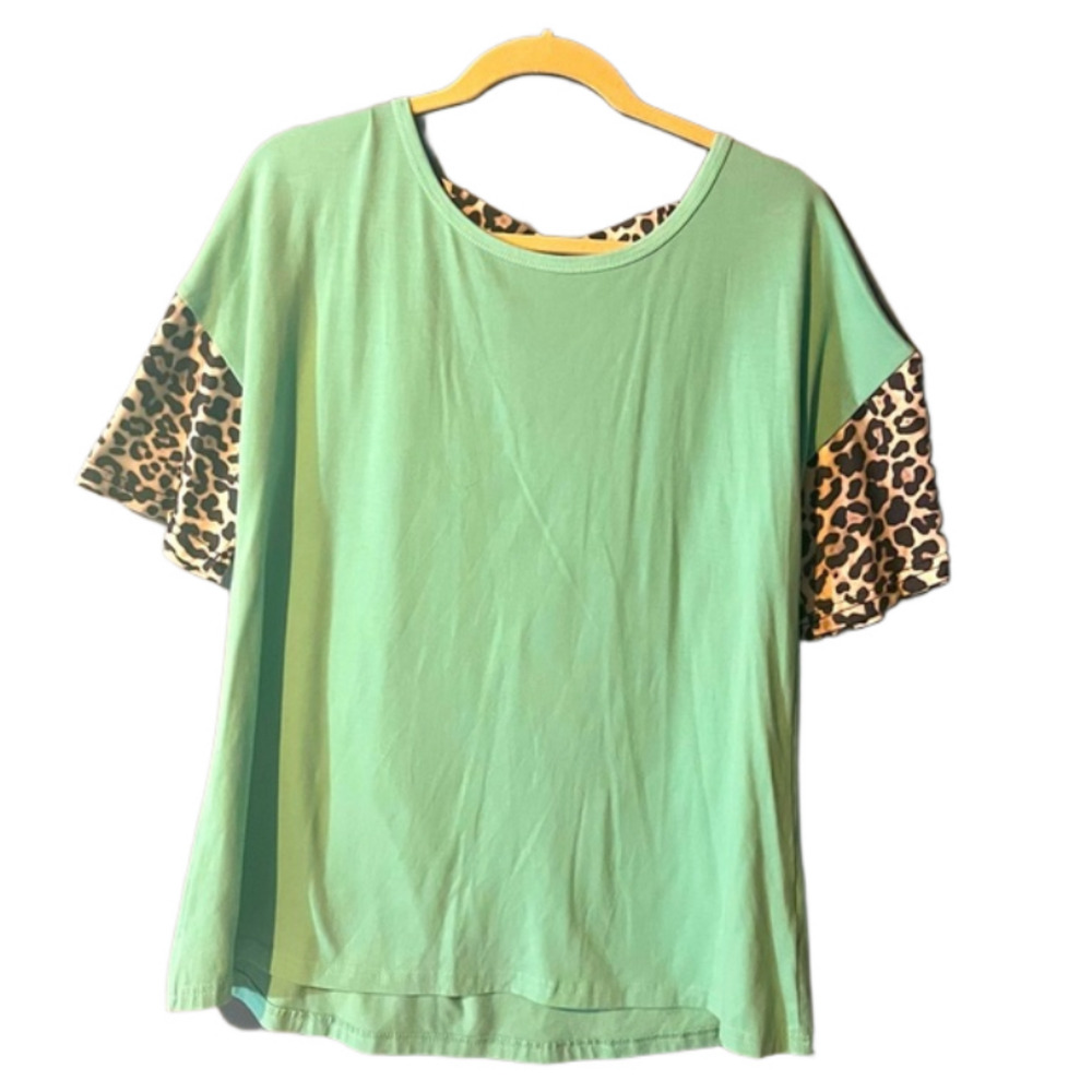Women’s mint green leopard short sleeve cotton boutique large criss cross back